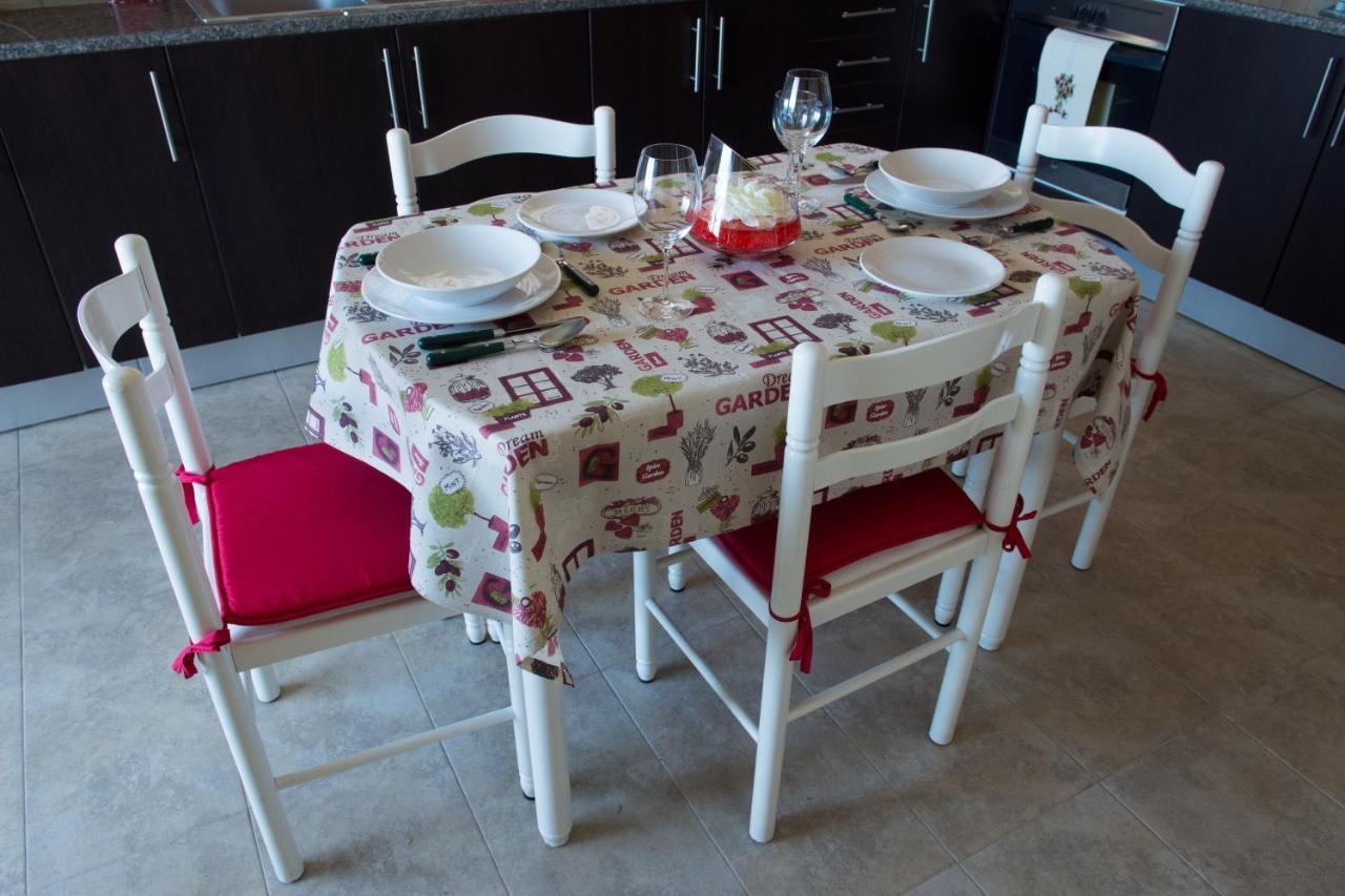 דירות פונשל “Venik House” Sea_Mountains_Relaxing_Barbecue מראה חיצוני תמונה